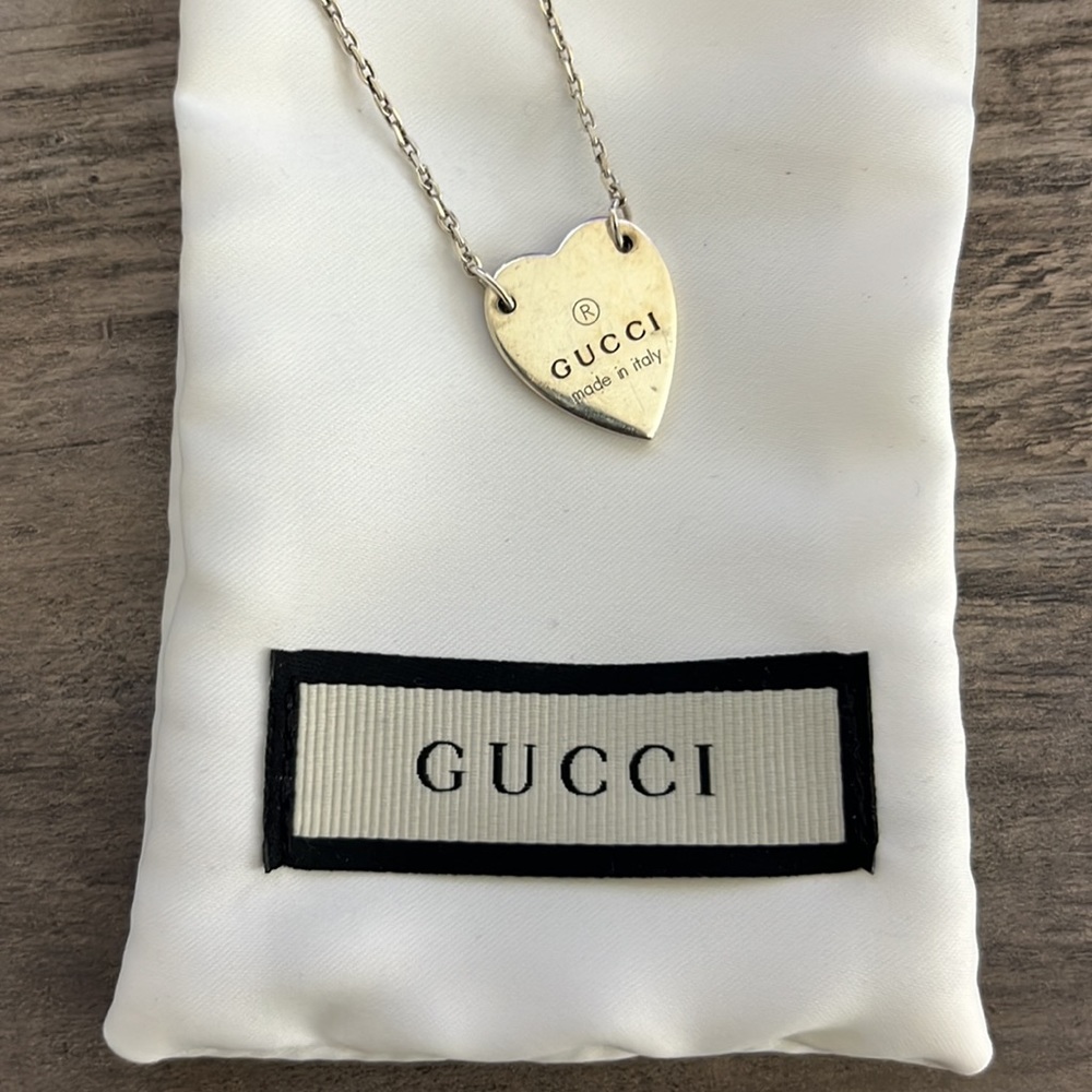Gucci trademark necklace with heart pendant